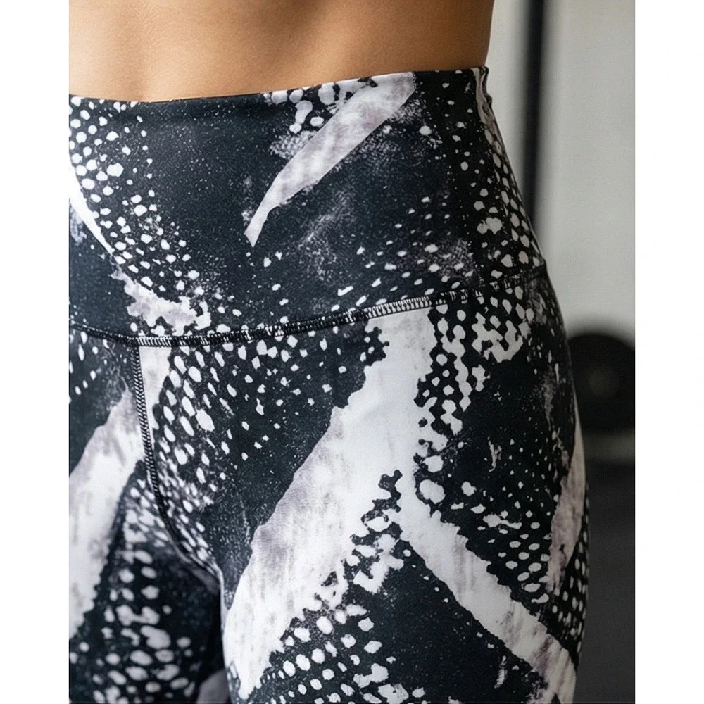 Lululemon 4‎ Align High Rise Leggings Black White Snake Print Abstract Dot Yoga